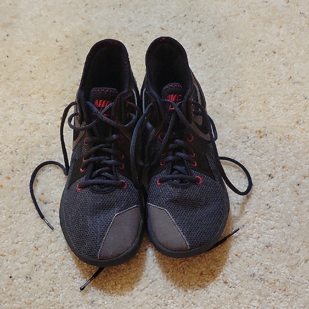 Nike Men's Black and Red Sneakers